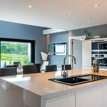 Luxury On The Hill Holiday home