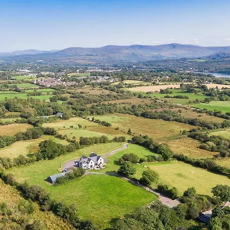 Luxury On The Hill Holiday home