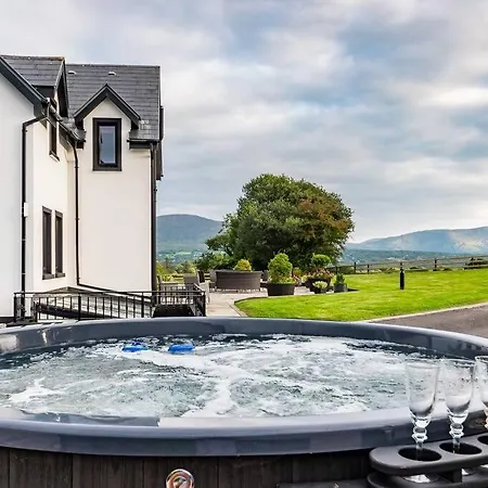 Holiday home Luxury On The Hill *